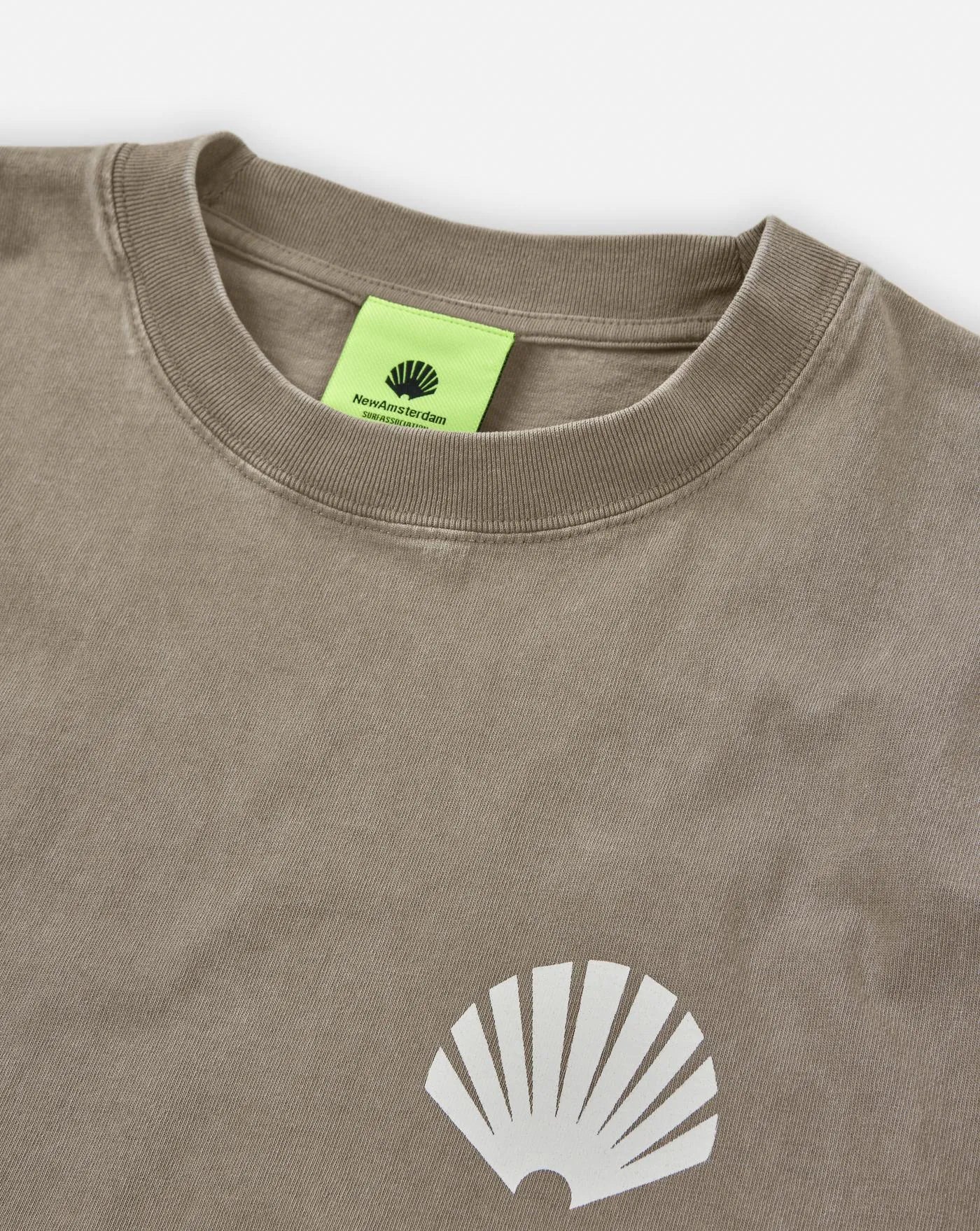 Camiseta New Amsterdam Logo Longsleeve Tee Seneca Rock - Image 3